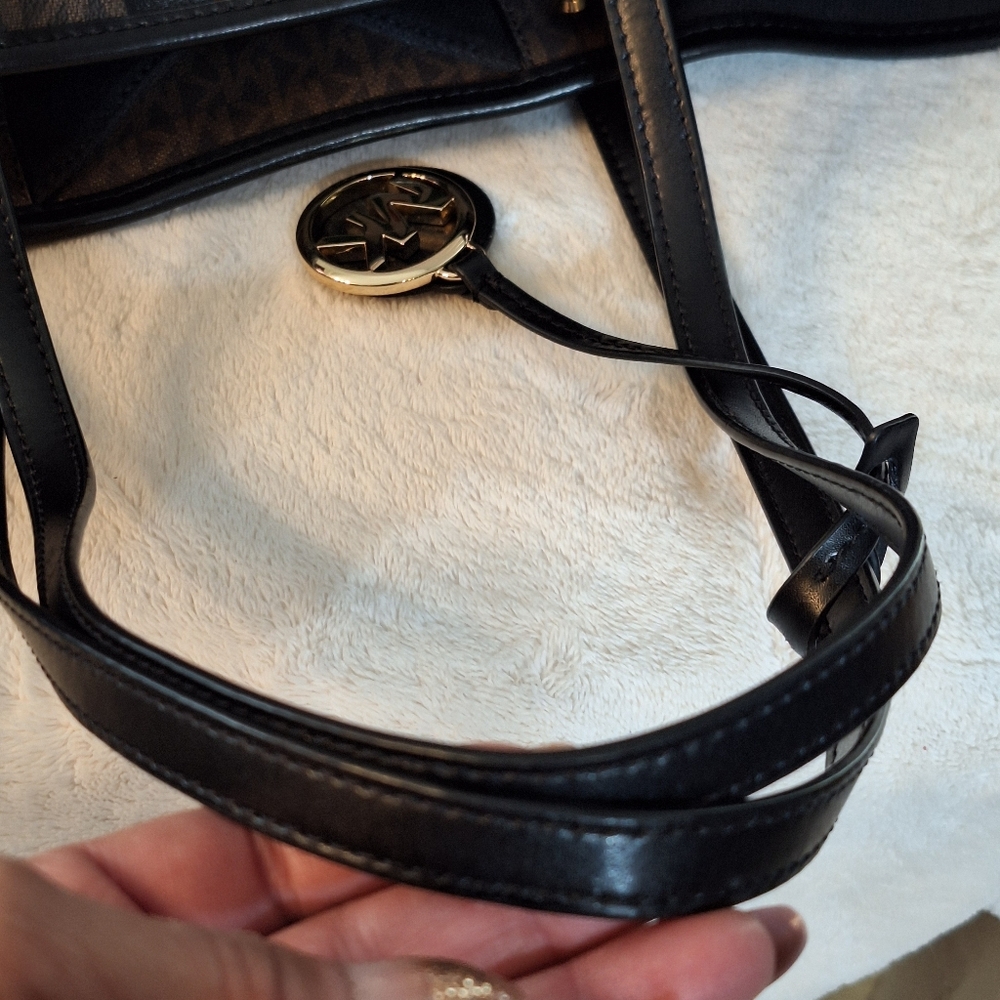 CLEAN Michel Kors Eva Large Tote - Picture 9 of 15